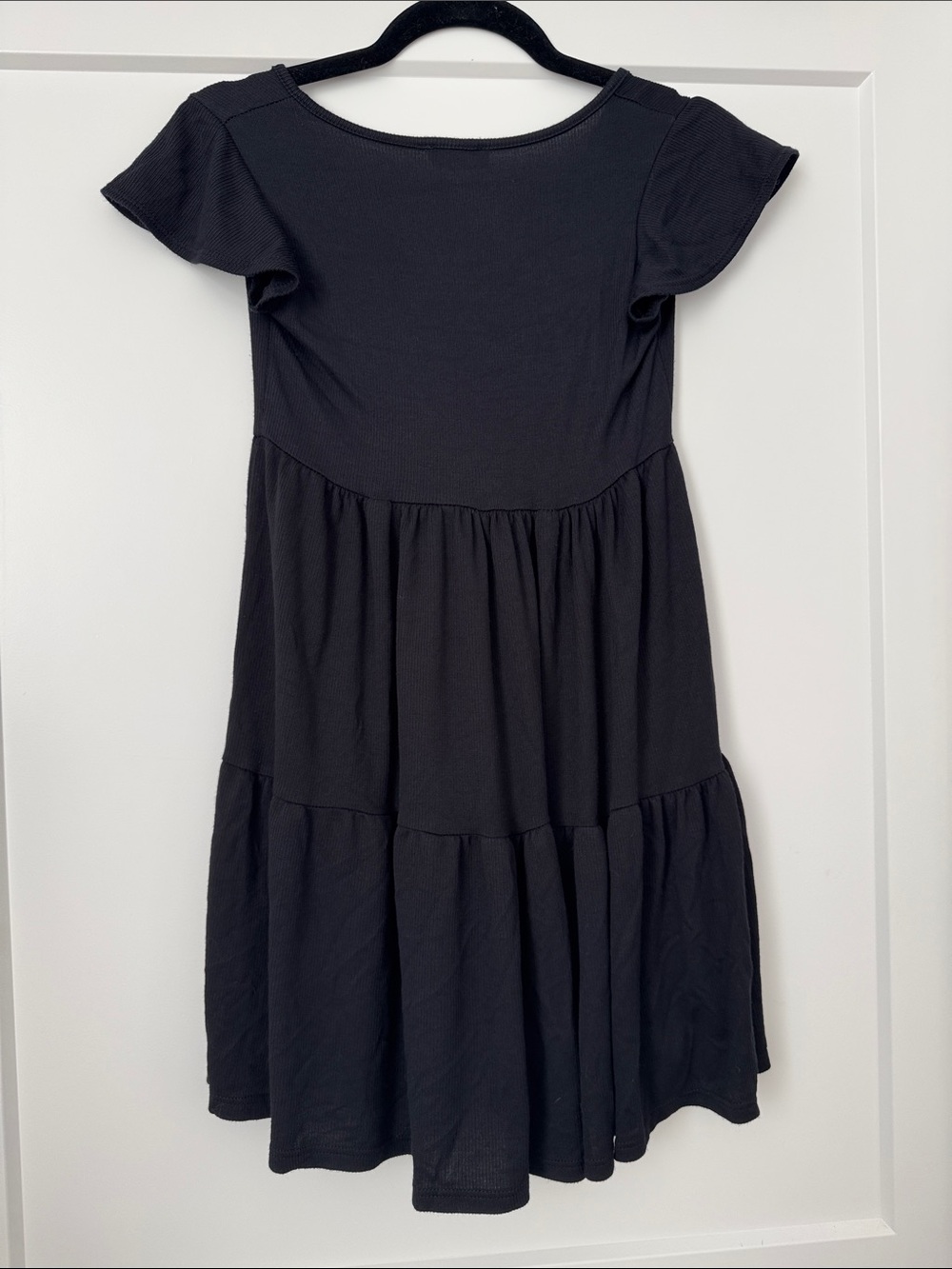 Black Tiered Short Sleeve Ribbed Dress - Picture 5 of 8